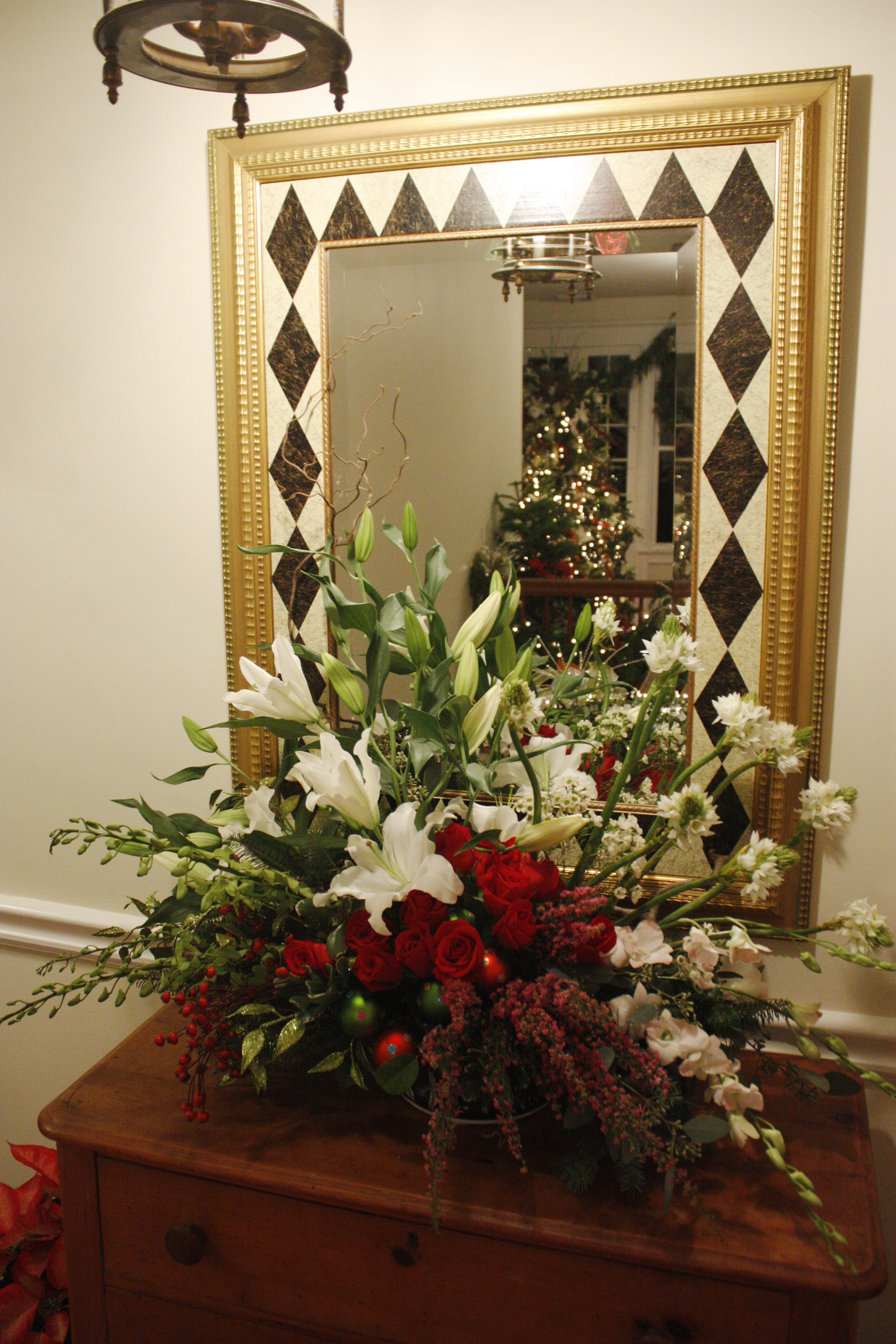 modern christmas flower arrangements