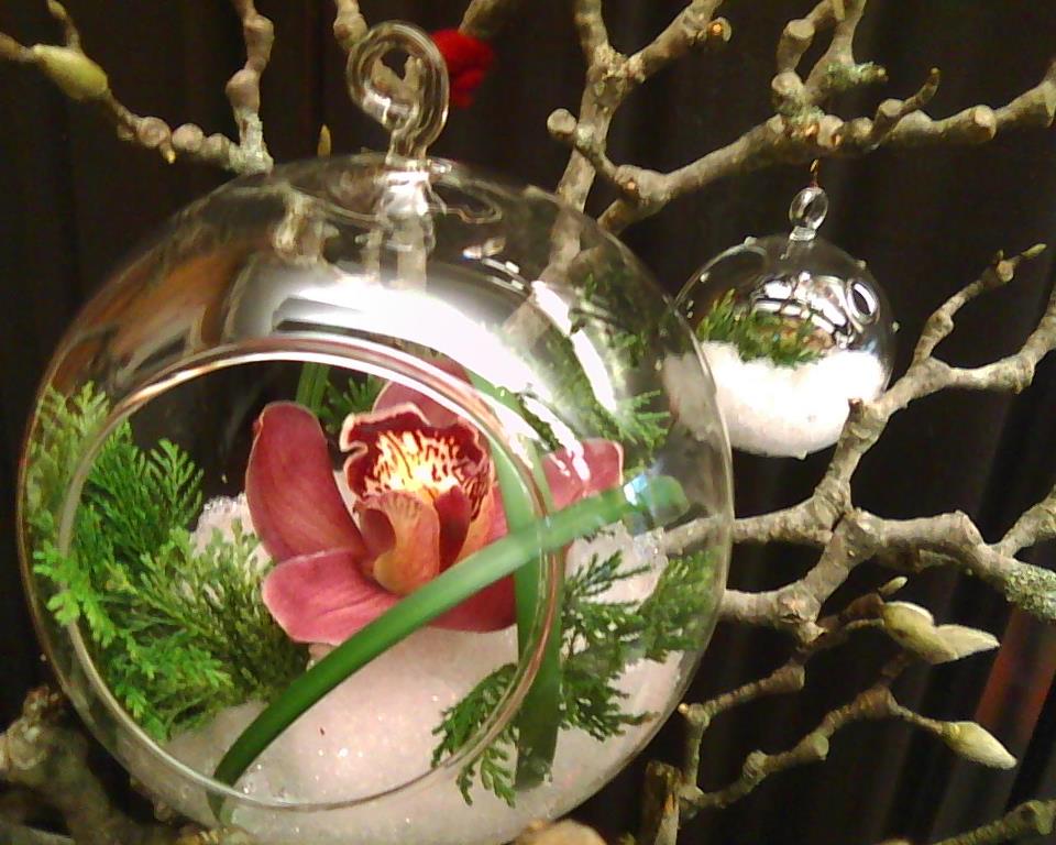 fresh christmas floral arrangements