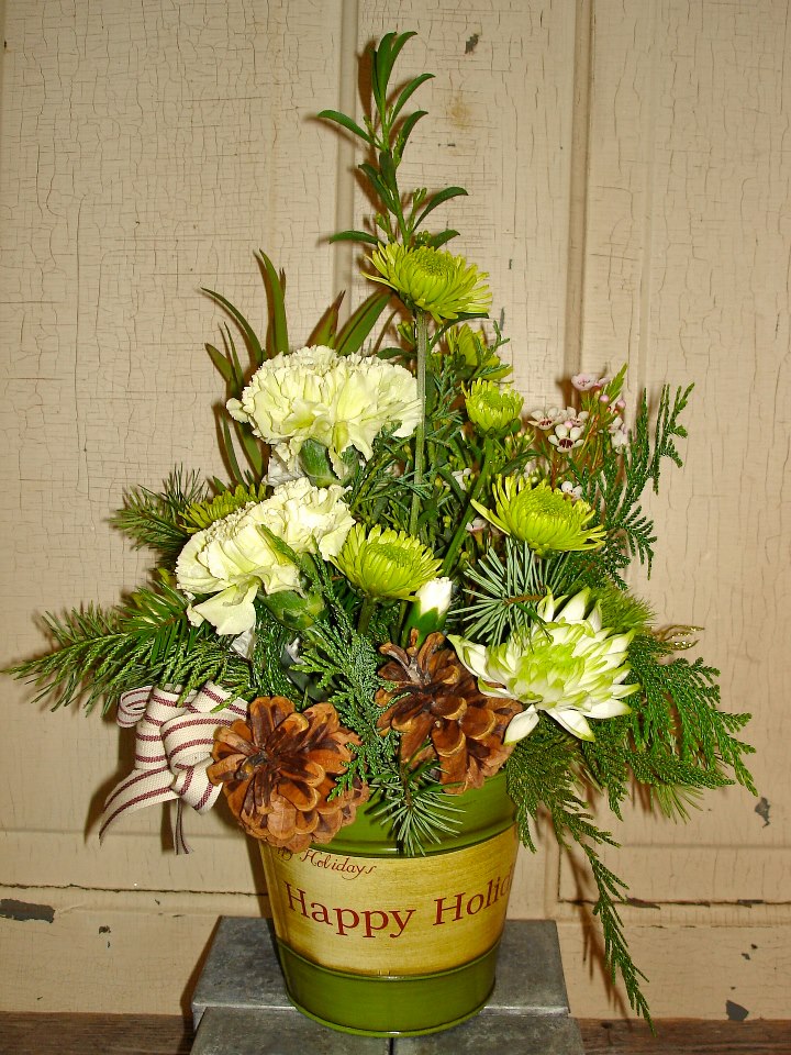 simple christmas floral arrangements